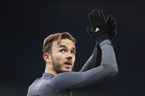 Leicester-speler James Maddison wenst Michael Smith succes voor WK-finale