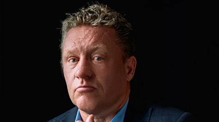 'The Champ' krijgt een biografie: Van Hollandse jongen tot voetbalkoning van Afrika