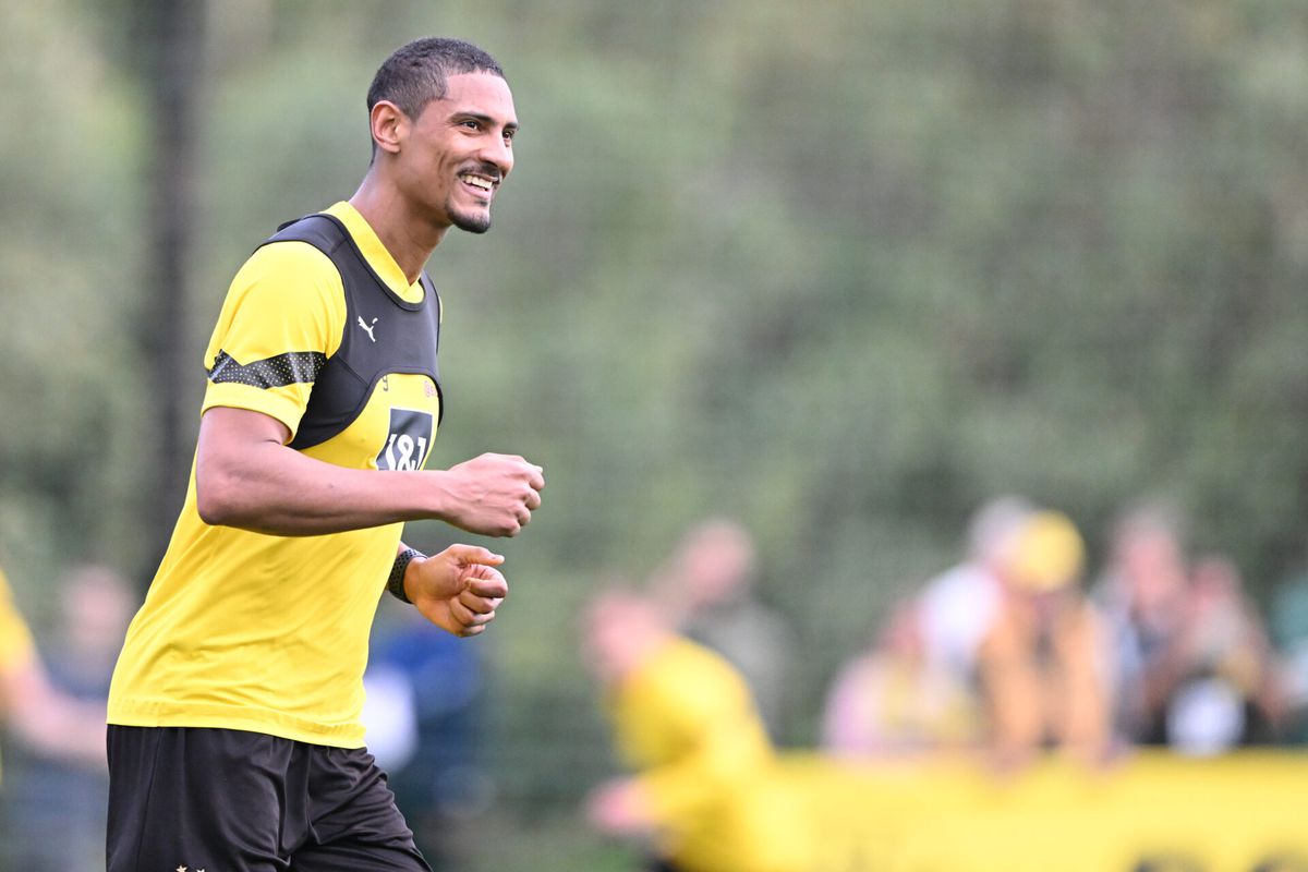 Sébastien Haller maakt rentree bij Borussia Dortmund met invalbeurt van kwartier