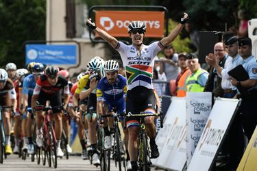 Impey profiteert optimaal van afwezigheid sprinters en wint in Dauphiné