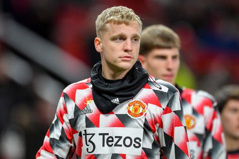 Flinke domper voor Donny van de Beek: Erik ten Hag neemt hem niet mee op trainingskamp