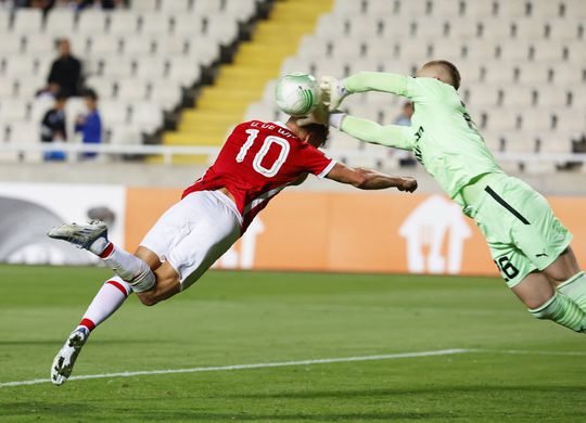 AZ heeft de grootste moeite met Apollon Limassol en gaat onderuit in Conference League