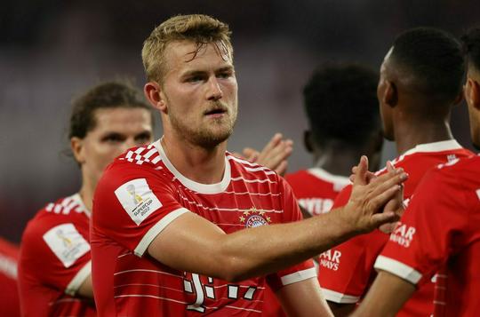 Schraal! 'Matthijs de Ligt staat nog net in top 10 van Bayern München-salarissen'