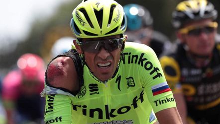 Aii!! Zware val voor Contador in eerste Touretappe (video)