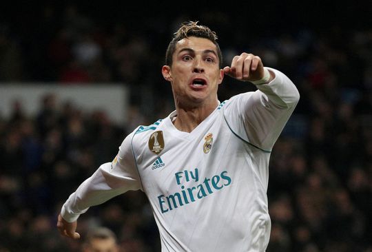 Cristiano Ronaldo maakt hattrick en helpt Real aan vorm voor duel met PSG (video)