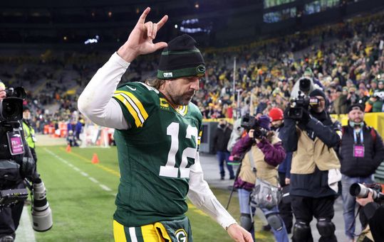 'Aaron Rodgers blijft toch bij Green Bay Packers voor 200 miljoen dollar in 4 jaar tijd'