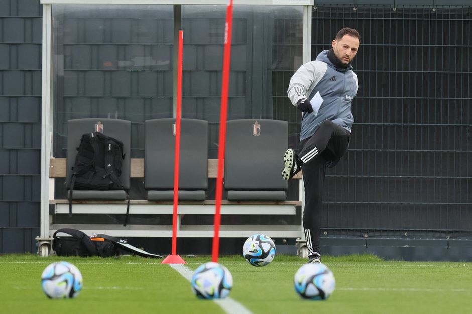 'Bondscoach van België huurt scheids in om te fluiten bij trainingspartijtjes'