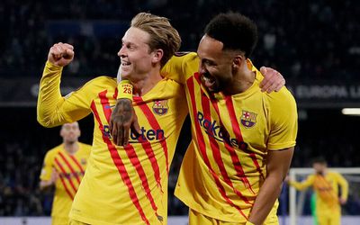 Barcelona wint dik van Napoli met fraaie goal Frenkie, Gio met de schrik vrij tegen Malen