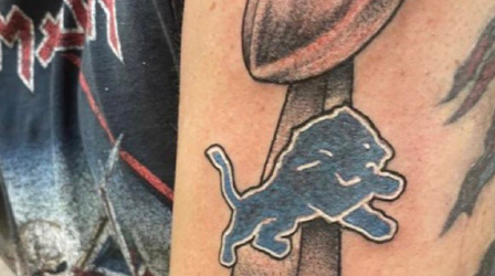 📸 | Daar is de eerste al: Detroit Lions-fan zet levensgrote tattoo van winst Super Bowl 2024
