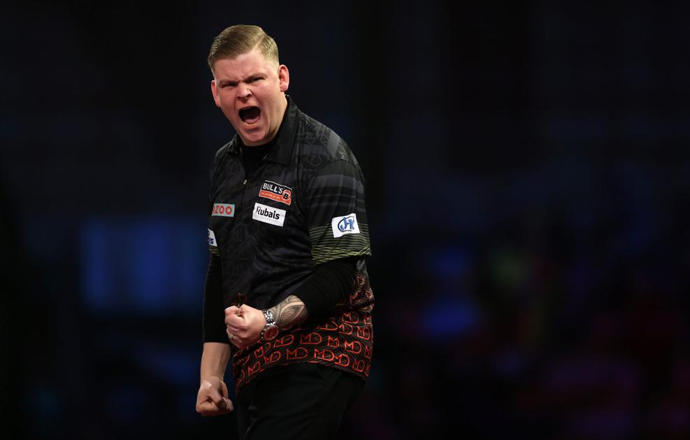 Mike de Decker wint van Canadees Jeff Smith in ronde 1 van WK darts ...