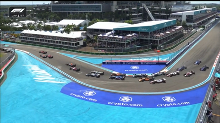 🎥 | Max Verstappen pakt P2 van Carlos Sainz af bij start Miami GP