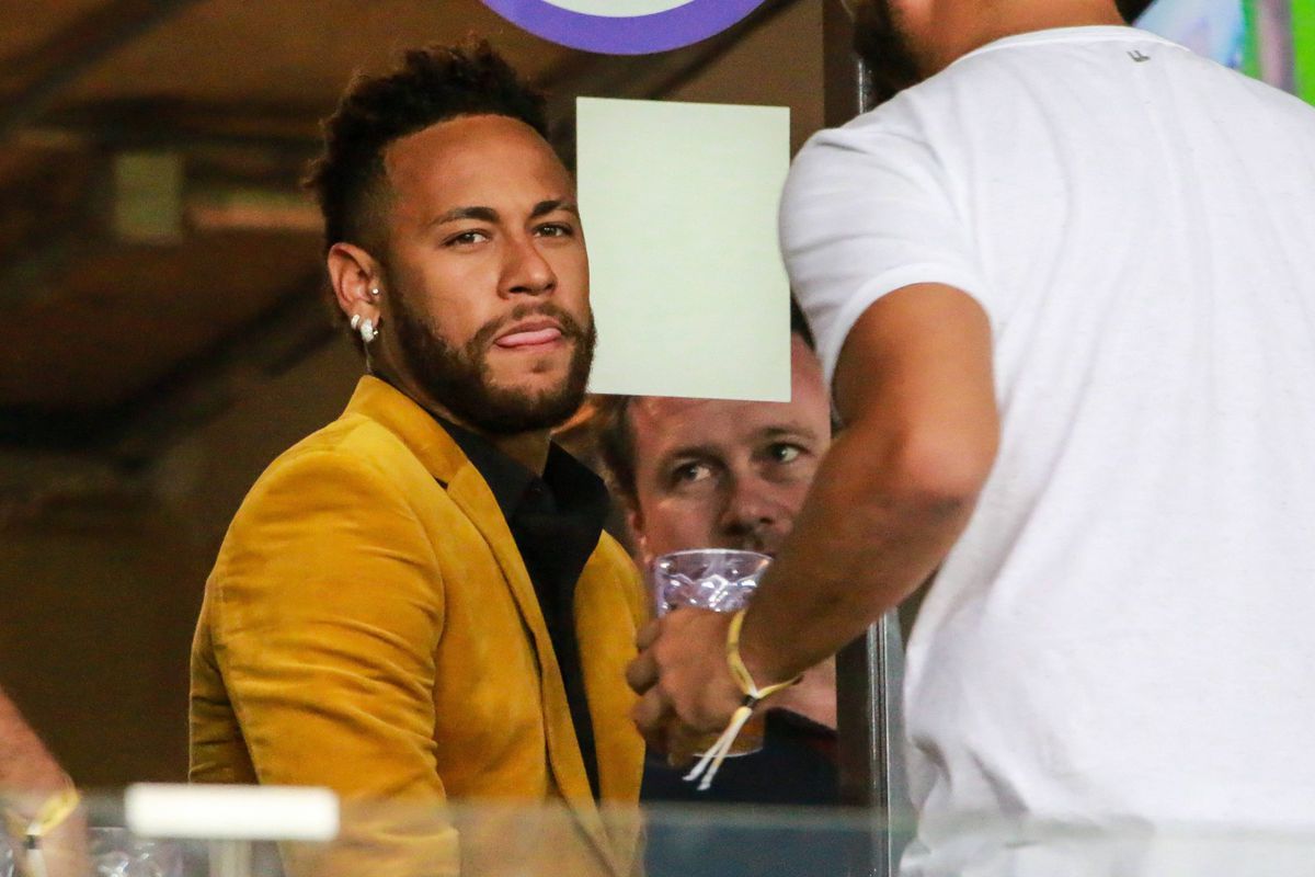 De Neymar-soap: Braziliaan creëert eigen nieuws om transfer naar Barça aan te wakkeren