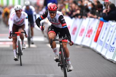 Fabio Jakobsen wint niet alles: peloton met Nederlandse sprinter verrast door vluchters in Le Samyn