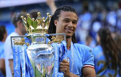 Champions League-finalist Nathan Aké maakt vrouw gek met zijn handen: 'Daarom doe ik het niet te vaak'