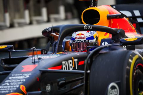 Max Verstappen komt niet door Q2 bij Grand Prix van Singapore, pole voor Carlos Sainz