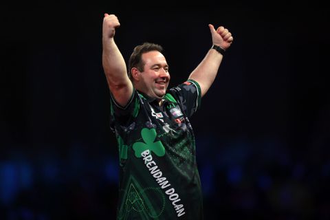 Brendan Dolan in de wolken na winst op Michael van Gerwen: 'Hoogtepunt uit mijn carrière'