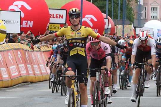 🎥 | YES! Olav Kooij sprint met volle overtuiging naar etappezege in Polen