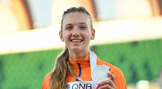 Femke Bol snelt naar zilver op 400 m horden bij WK atletiek