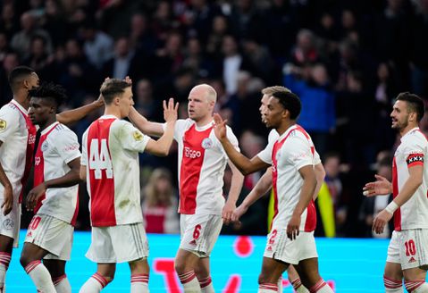 Ajax versterkt koppositie en staat nu (voor even) 7 punten los