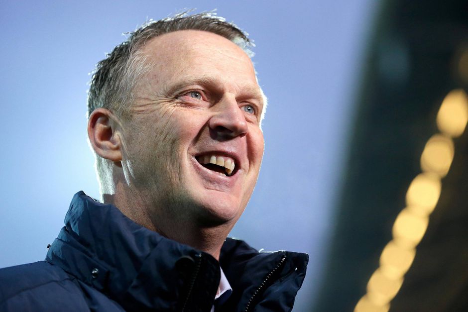 Van den Brom wordt blij van AZ: 'Elftal straalt plezier uit'