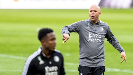 Geertruida twijfelgeval voor Slavia-uit, Til verlaat laatste training met ijs op knie