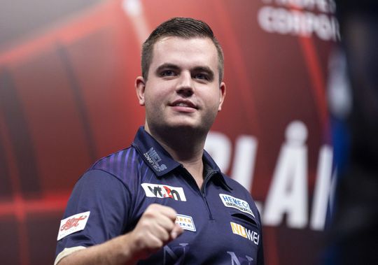 🎥 | Niels Zonneveld stopt met baan na terugwinnen PDC Tourkaart op Q-School: 'Ga vol voor het darten'