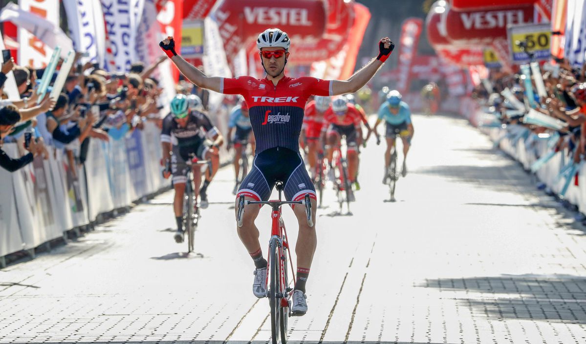 Ulissi wint Ronde van Turkije, Theuns profiteert van valpartij Bennett (video)