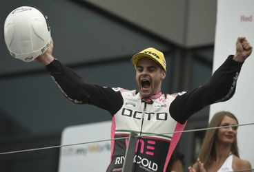 Remmenknijpert Romano Fenati wint in Moto3 eerste race sinds schorsing
