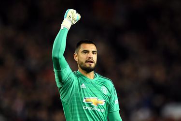 Geniaal! Sergio Romero pakt officieel 'Guinness World Record' met goals vanaf middenlijn (video)