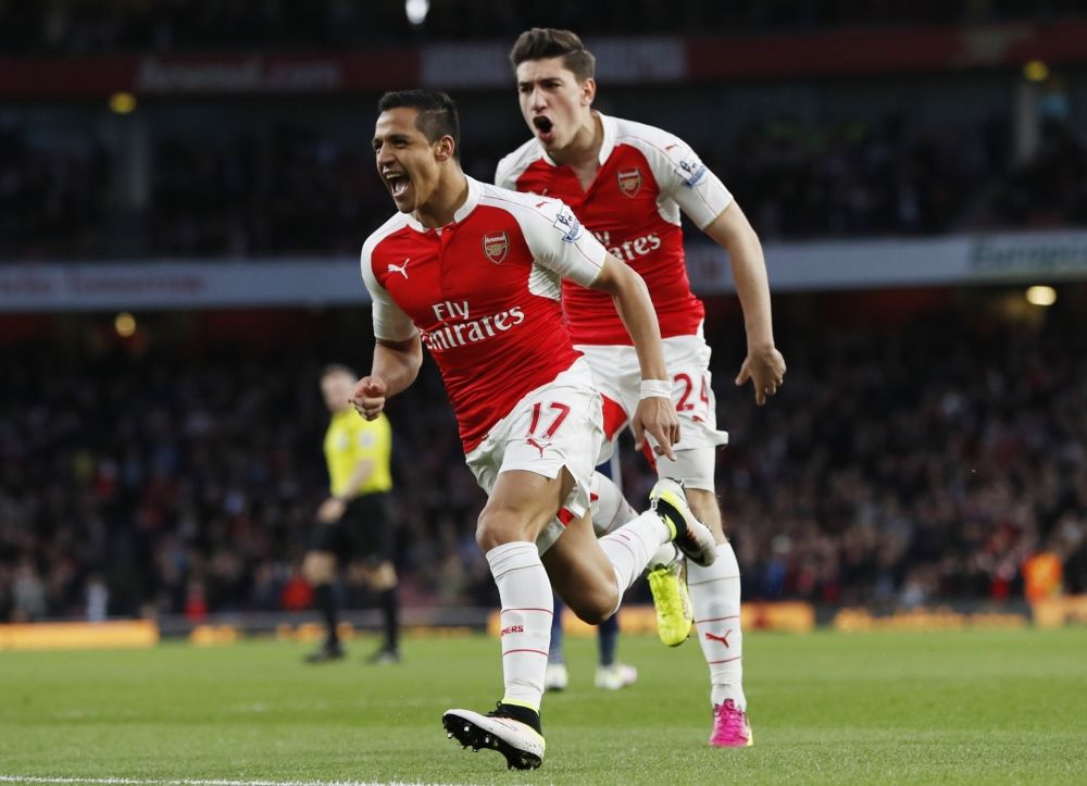 Arsenal wipt na zege op WBA over ManCity heen