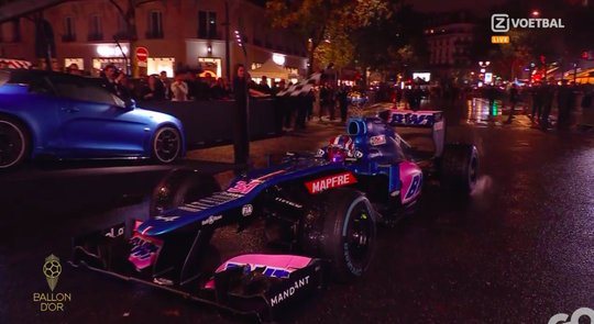 🎥 | Esteban Ocon levert Gouden Bal in zijn Alpine af in Parijs