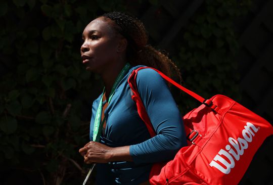 Na zusje Serena maakt ook Venus Williams (42) na blessureleed comeback in enkelspel