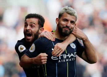 Scorende Agüero houdt City op titelkoers tegen Burnley (video)