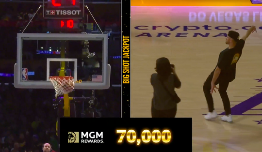 💰 | Dollars stapelen: half court shot levert Salt Bae-imiterende NBA-fan 70k (!) op