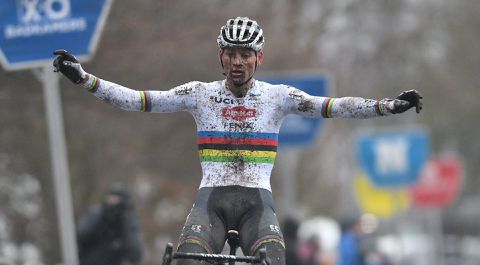 Mathieu van der Poel begint halverwege december in eigen land aan veldritseizoen
