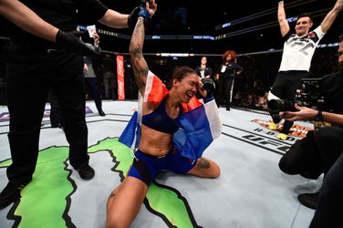 YES! De Randamie wint als eerste Nederlandse vrouw UFC-titel