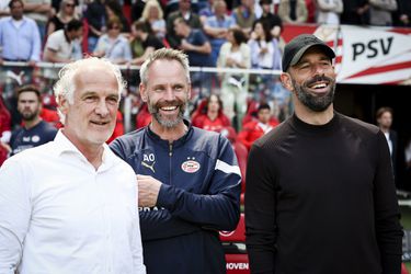 PSV loopt leeg als een lekke bal: ook Fred Rutten en André Ooijer stappen op