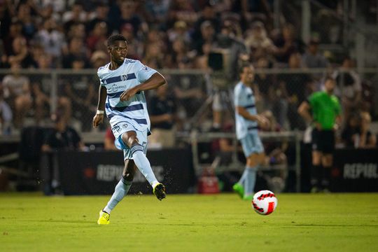 Vitesse haalt oud-PSV'er Isimat-Mirin terug naar Eredivisie