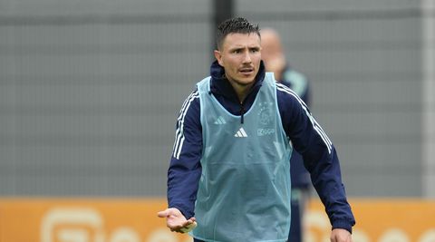 Driemaal scheepsrecht voor Mark van Bommel? 'Steven Berghuis gelinkt aan Antwerp'