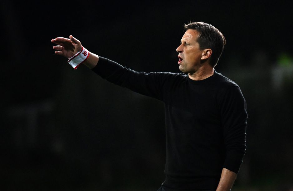 Roger Schmidt woest over handelswijze Chelsea: 'Ze proberen Enzo gek te maken'