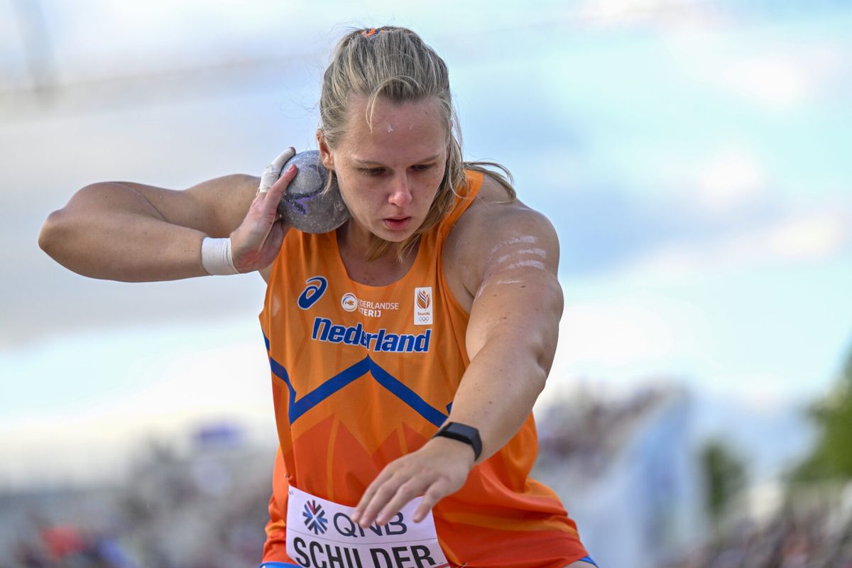Kogelstoter Jessica Schilder stoot nieuw Nederlands record