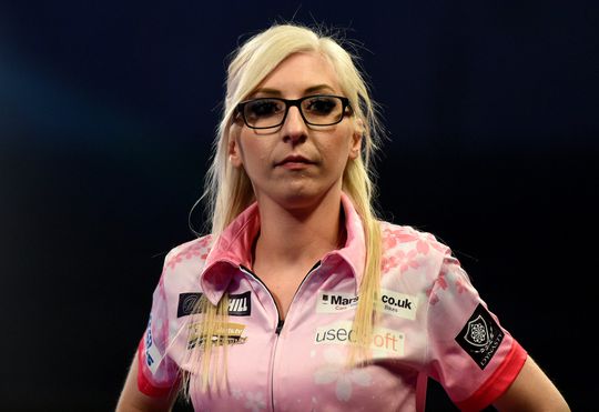 Uitgejoelde Steve Beaton werkt niet mee aan nieuw dartswonder Fallon Sherrock