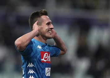 Milik en Mertens helpen Nederlandse voetbal een handje met goal en assist tegen Salzburg (video)