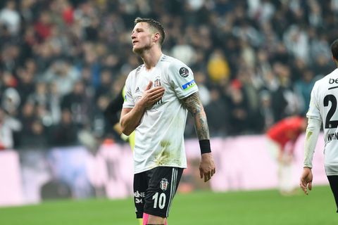 Op weg naar Manchester United? 'Niet fitte Wout Weghorst skipt training Besiktas'
