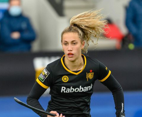 Hockeyster Noor Omrani krijgt berichtjes over Feyenoord-vriend: 'Zorg jij dat Marcus Pedersen weer presteert?'