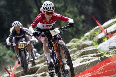 🎥 | Puck Pieterse is wéér oppermachtig en wint wereldbekerwedstrijd in Val di Sole