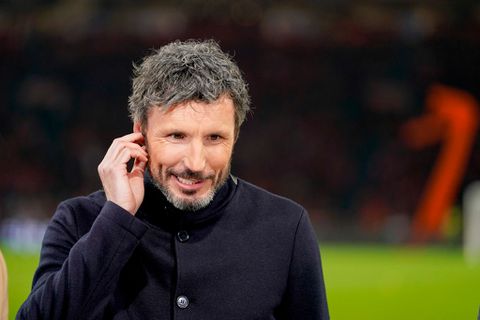 Mark van Bommel heeft het voor officieel debuut bij Royal Antwerp over Feyenoord: ‘Dat was kantje boord’