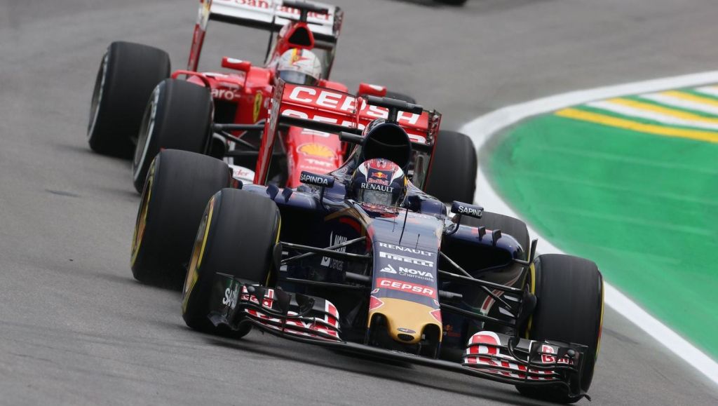 Vettel noemt Max Verstappen een 'enorme verrassing'