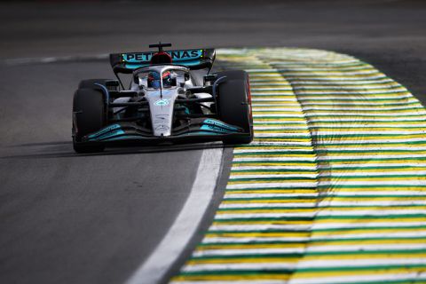 Russell wint in Brazilië zijn 1e GP, Verstappen pakt P6 in chaotische race