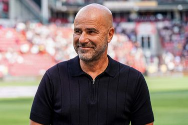 Goed nieuws voor PSV, maar Peter Bosz twijfelt: 'Na laatste training neem ik besluit'